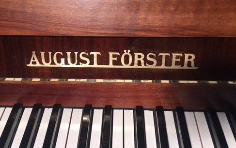 Klavier August Förster Modell 104