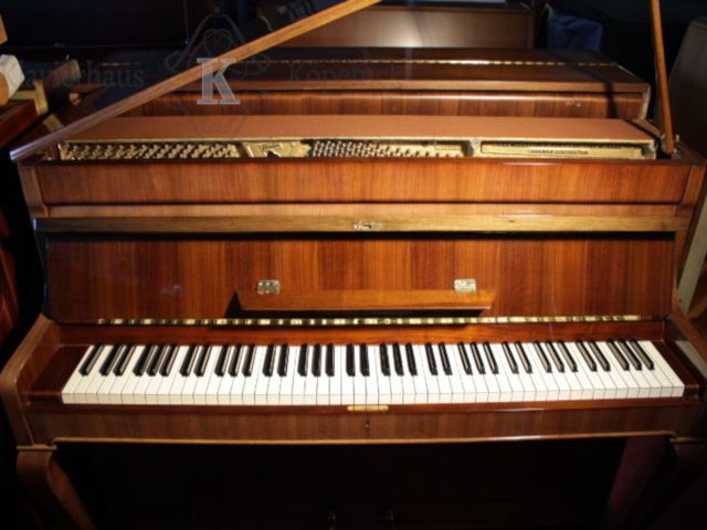 Klavier August Förster Modell 104 cm gebraucht kaufen im Klavierhaus Köpenick