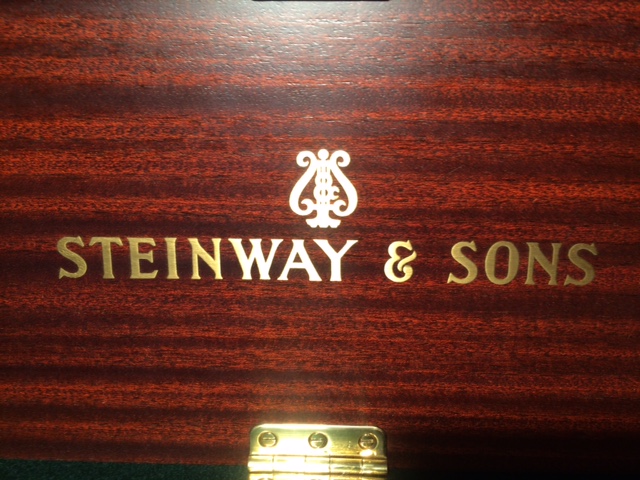 Zu den Steinway - Klavieren