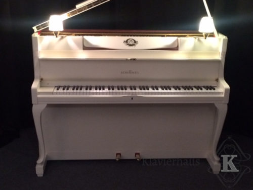 Schimmel Klavier Chippendale cremeweiß kaufen im Klavierhaus Köpenick