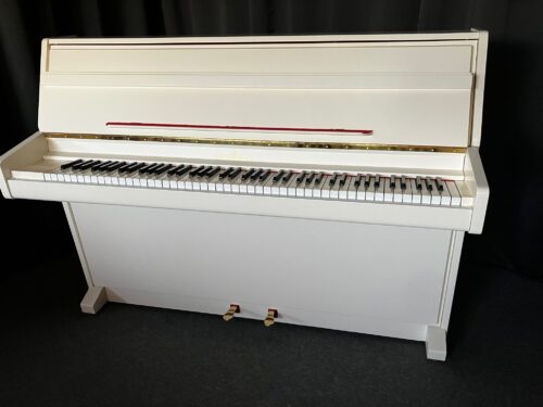Schimmel Klavier 108 cremeweiß kaufen im Klavierhaus Köpenick